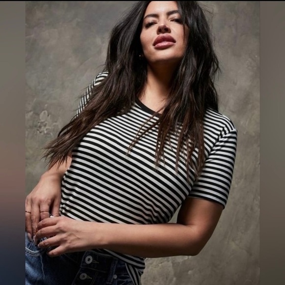 Torrid 2X Perfect Super Soft Crew Neck Short Sleeve Tee Torrid Size 2​ - Picture 1 of 8